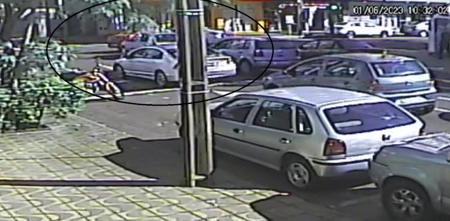 Veja o momento da colisão que deixou mulher gravemente ferida