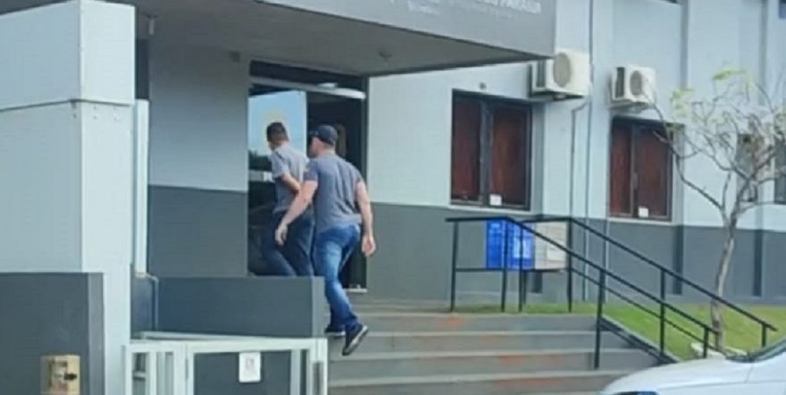 Homem é preso pelo GDE no Bairro Periolo
