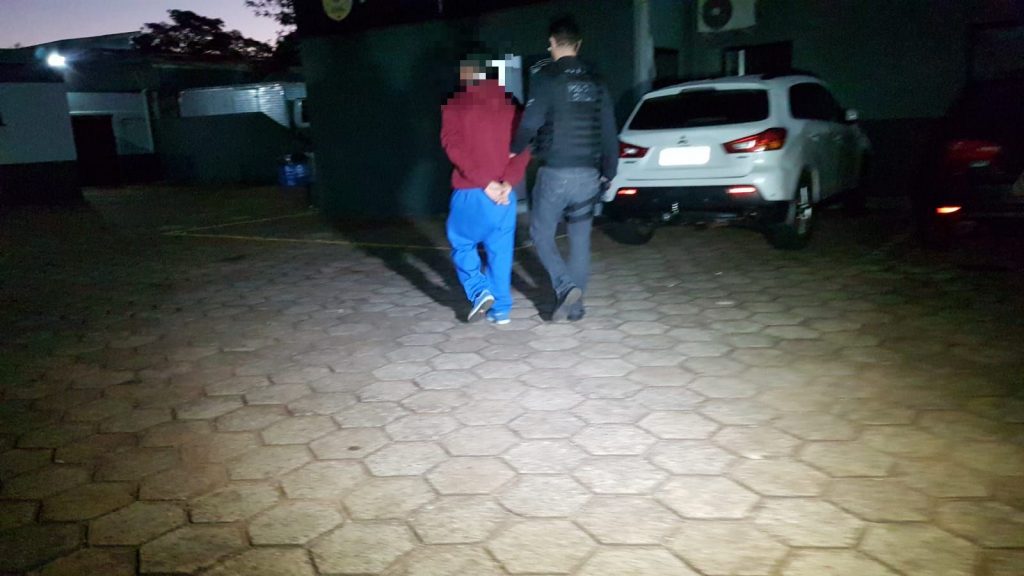 Homem é detido durante cumprimento de mandado de prisão da Delegacia de Homicídios em Cascavel Homem é detido durante cumprimento de mandado de prisão da Delegacia de Homicídios em Cascavel