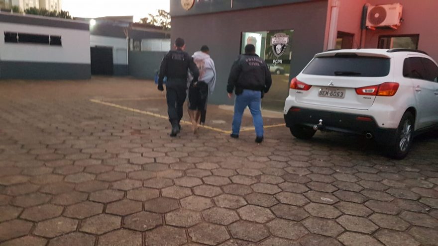 Jovem, de 24 anos, com mandados de prisão por homicídio, ameaça e estupro é detido pela DH