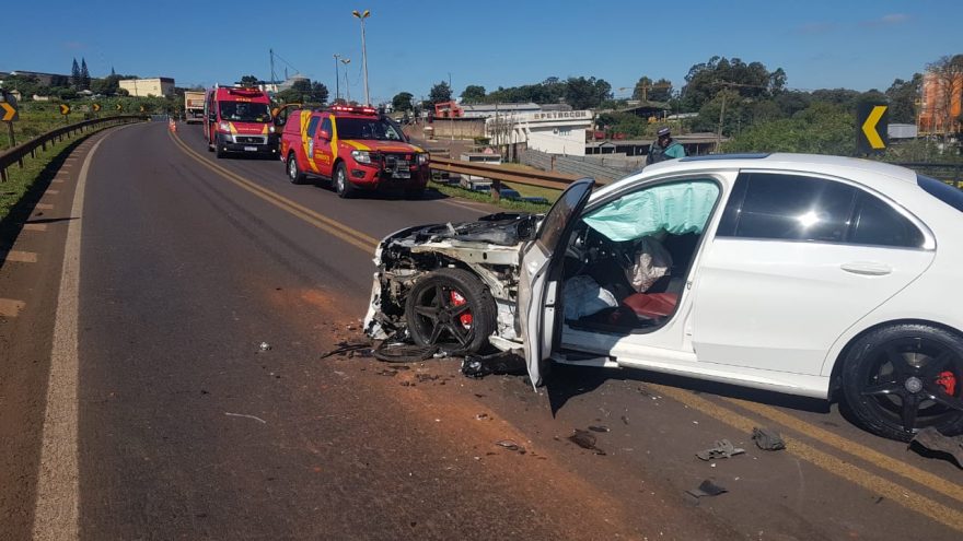 Mercedes fica completamente destruída após acidente na BR-277 em Cascavel