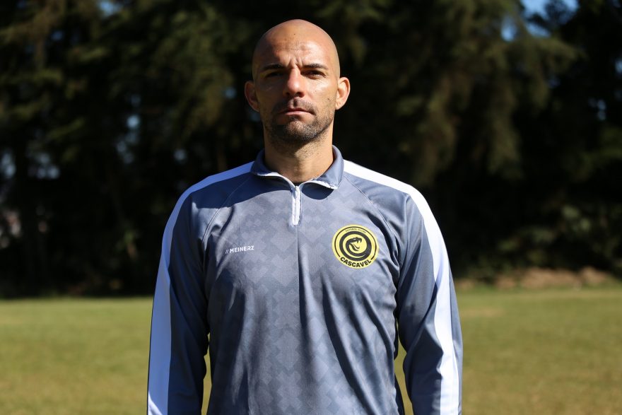 Ex-Zagueiro Gladstone é o novo auxiliar técnico do FC Cascavel