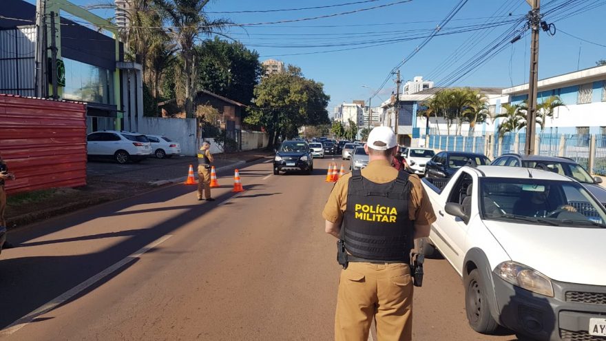 PM realiza Blitz de trânsito na rua São Paulo
