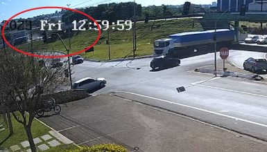 Imagem referente a Câmera flagra acidente que deixou Mercedes destruída na BR-277