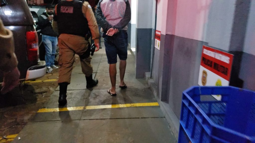 Homem é detido com revólver 38 na cinta