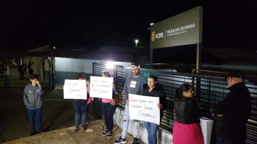 Familiares de Daiane de Jesus realizam manifestação em frente à Delegacia de Cascavel