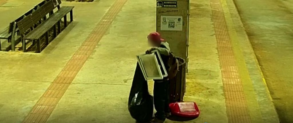 Mulher furta janela no Terminal Nordeste e acaba detida pela GM