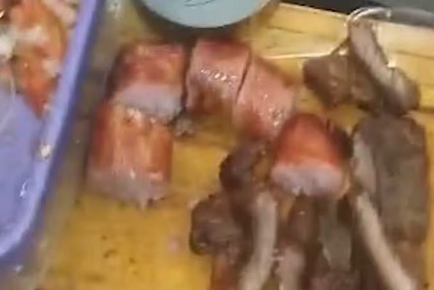 Vídeo mostra homem fazendo churrasco dentro de rodoviária com direito a vinagrete e cerveja
