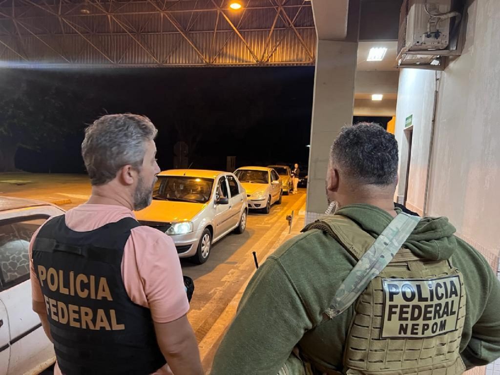 PF realiza operação de combate ao contrabando e descaminho na aduana com a Argentina em Foz PF realiza operação de combate ao contrabando e descaminho na aduana com a Argentina em Foz
