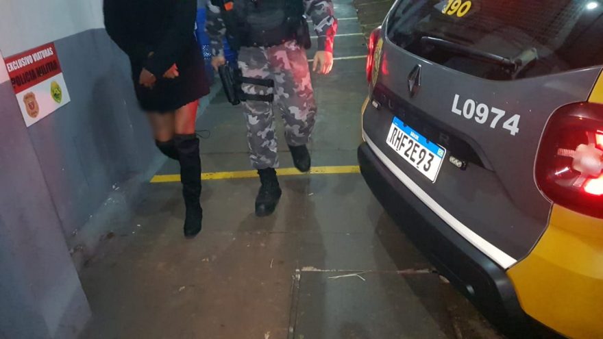 Jovem é detida em posse de pistola calibre 380 no bairro Alto Alegre