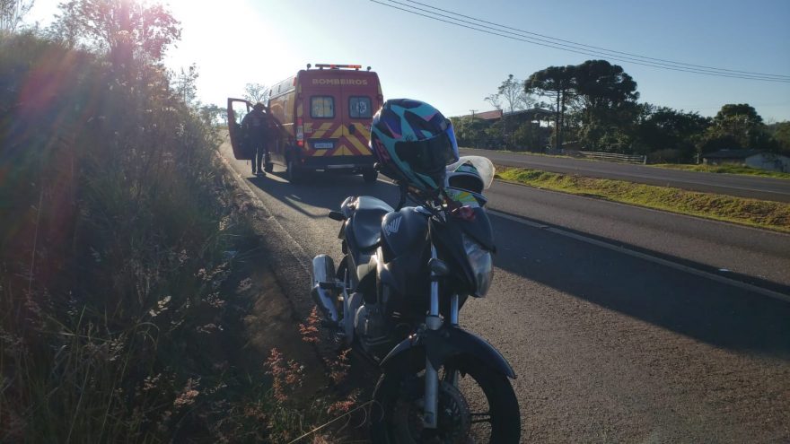 Motociclista fica ferida em acidente às margens da BR-277