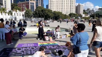 Manifestantes fazem ato contra lesbofobia no centro do Rio