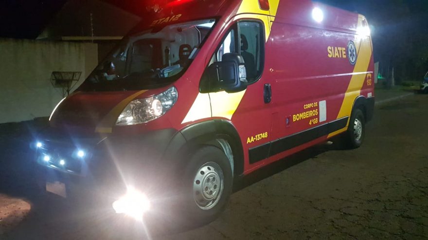 Início de viagem é interrompido após idosa sofrer queda em escada e ficar ferida