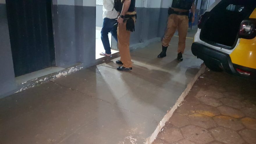 Homem é detido após realizar disparo com arma de fogo