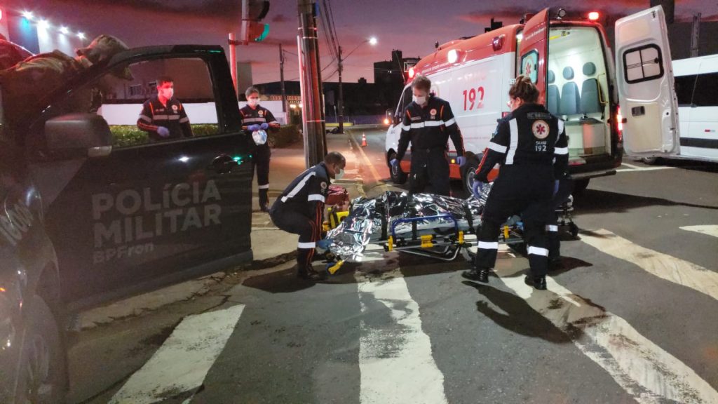 Homem fica em estado grave ao ser agredido no centro de Cascavel Homem fica em estado grave ao ser agredido no centro de Cascavel