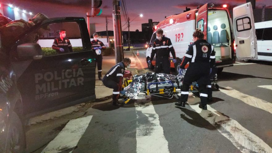 Homem fica em estado grave ao ser agredido no centro de Cascavel