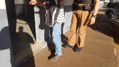 Homem é detido por descumprimento de medida protetiva Imagem referente a Homem é detido por descumprimento de medida protetiva
