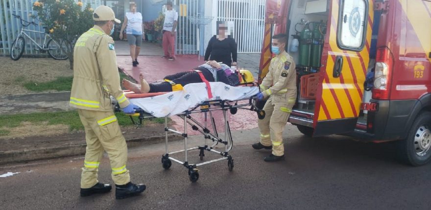 Idosa cai de escada e sofre contusão no crânio e suspeita de fratura