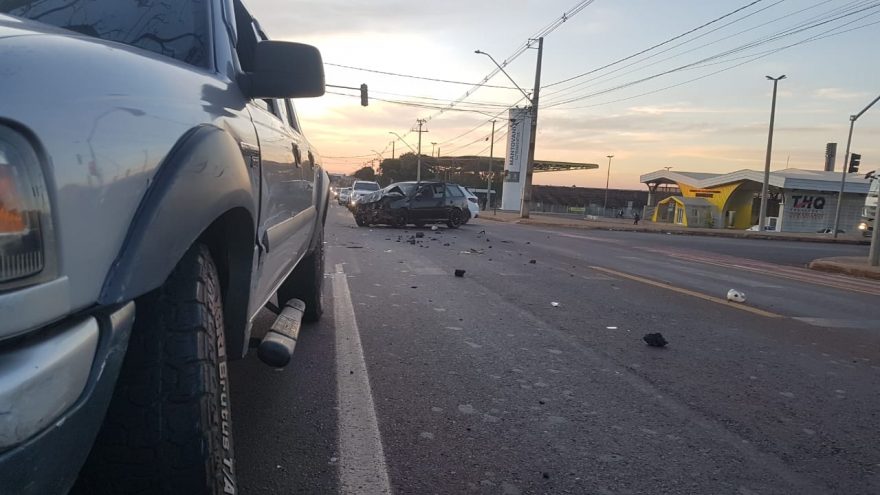 Ranger e Parati se envolvem em acidente na Avenida Tito Muffato
