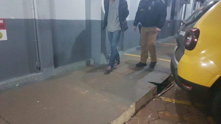 Suspeito de arrombar casa noturna tenta se esconder no banheiro do local mas acaba detido pela PM