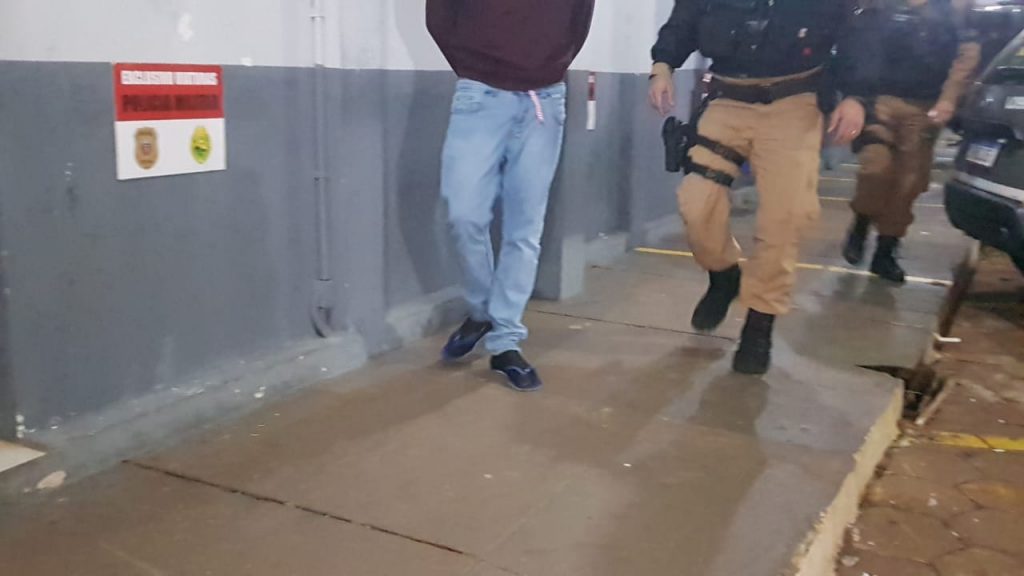 Rocam detém suspeito de tráfico de drogas no bairro Universitário Rocam detém suspeito de tráfico de drogas no bairro Universitário