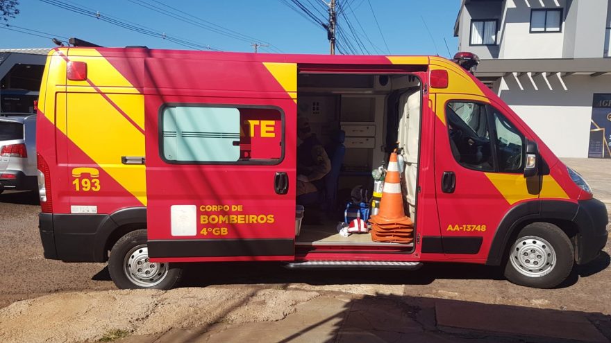 Motociclista fica ferido após se envolver em colisão com carro na Rua Rio da Paz
