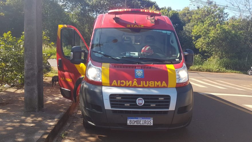 Motociclista fica ferida em acidente de trânsito no Brasmadeira
