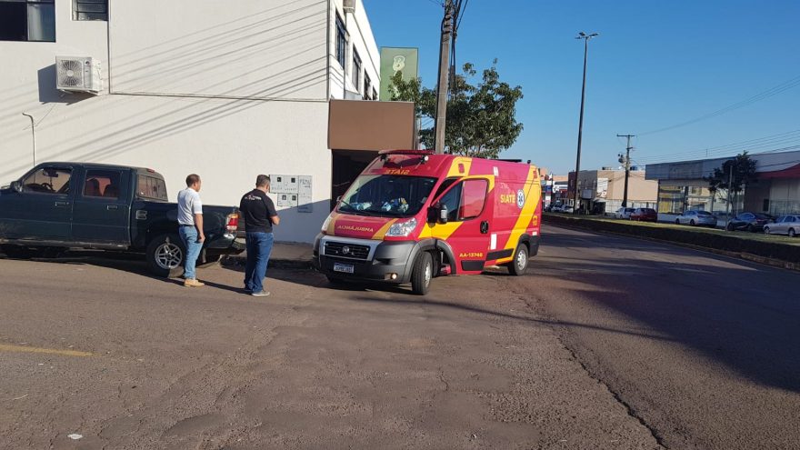 Motociclista fica ferido em acidente na Avenida Carlos Gomes