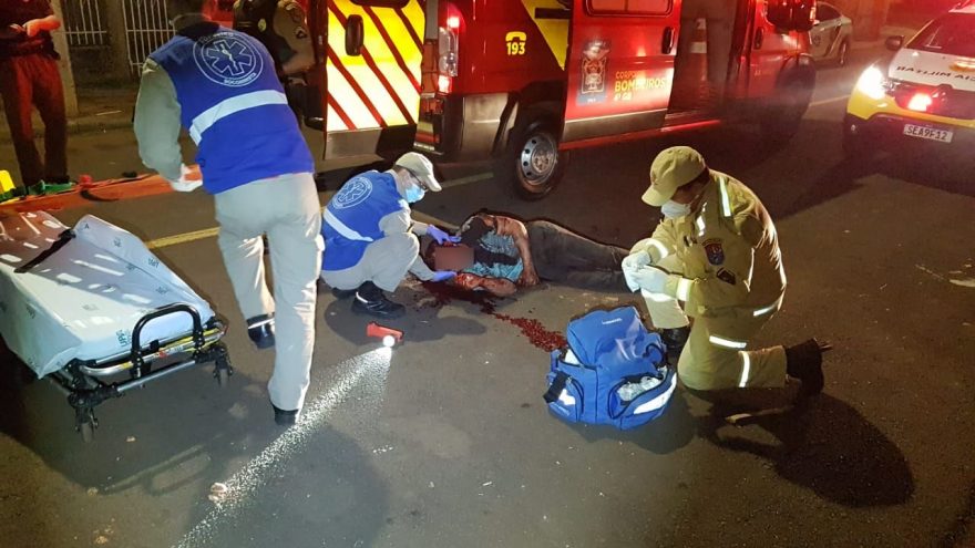 Homem é linchado com barra de ferro e tijoladas no Riviera