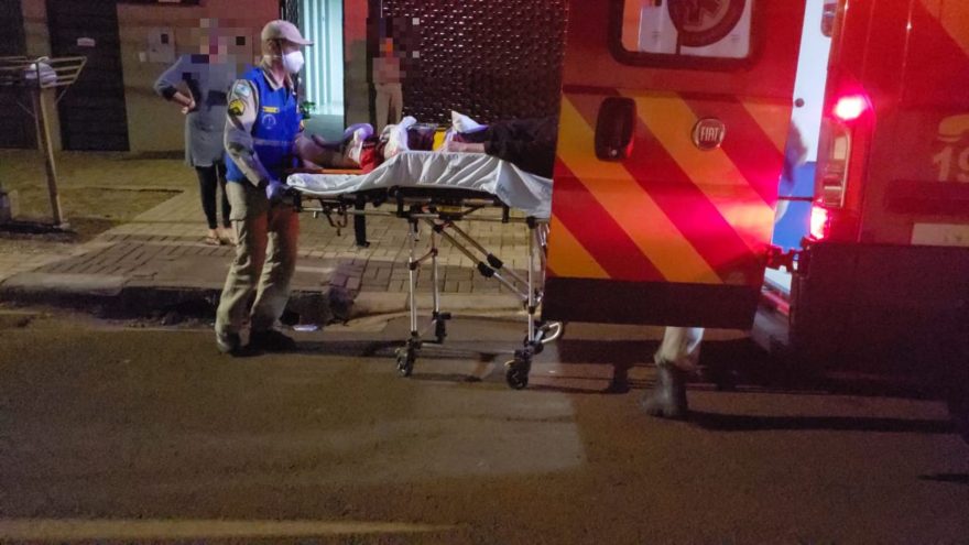 Idosa sofre suspeita de fratura no fêmur durante queda no Coqueiral