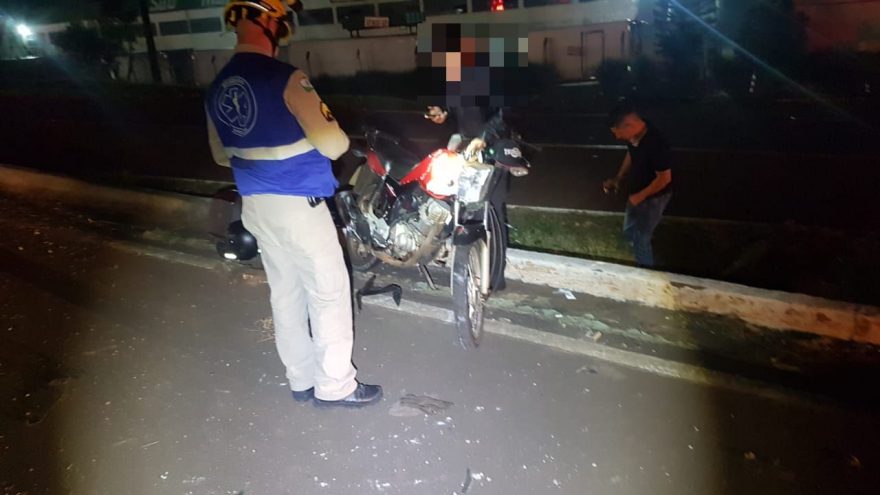Motociclista fica ferido ao sofrer queda de moto na BR-277