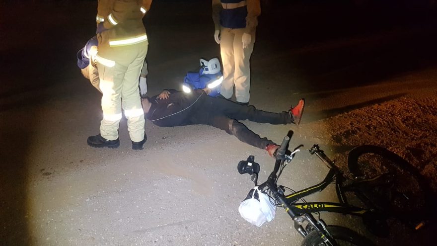 Homem é atendido pelo Siate após cair de bicicleta na marginal BR-467