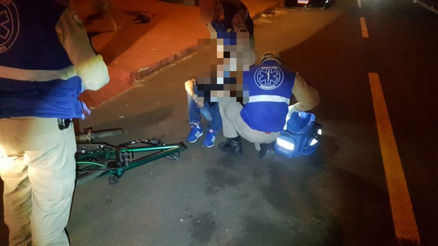 Adolescente sofre queda de bicicleta na Rua Serra do Itatiaia