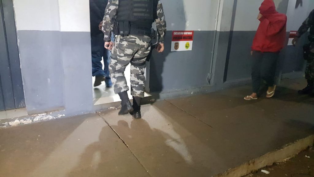 Casal é detido com maconha e cocaína no Riviera