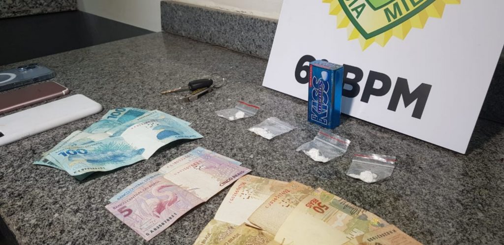 Trio dispensa cocaína de veículo mas acaba detido no Santo Inácio Trio dispensa cocaína de veículo mas acaba detido no Santo Inácio