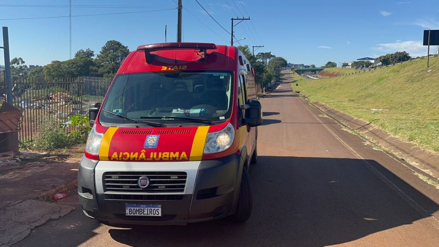 Jovem, de 22 anos, sofre queda de moto ao passar em lombada às margens da PRc-467