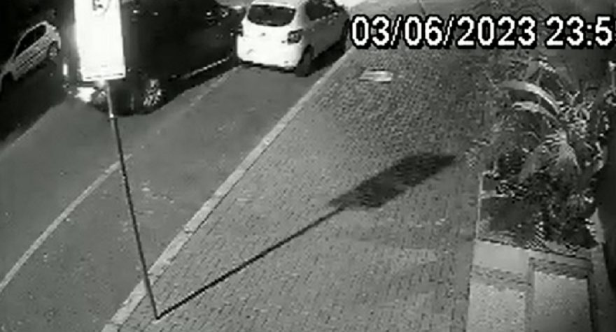 Internauta pede ajuda para localizar condutor de camionete que colidiu contra carro estacionado