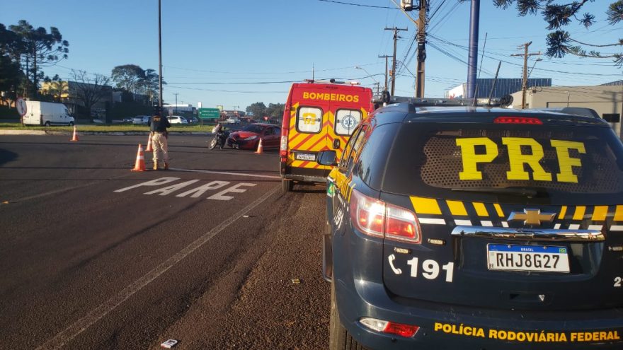 Gestante fica ferida em acidente de trânsito na marginal da BR-277 em Cascavel
