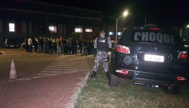 Imagem referente a Familiares e amigos do pastor Cláudio fazem oração em prol de sua recuperação no HUOP