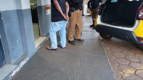 Homem é detido após agredir esposa no Bairro Esmeralda Imagem referente a Homem é detido após agredir esposa no Bairro Esmeralda