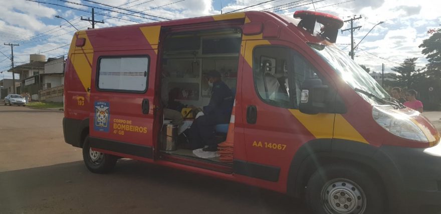 Motociclista fica ferida em acidente de trânsito na Avenida Corbélia
