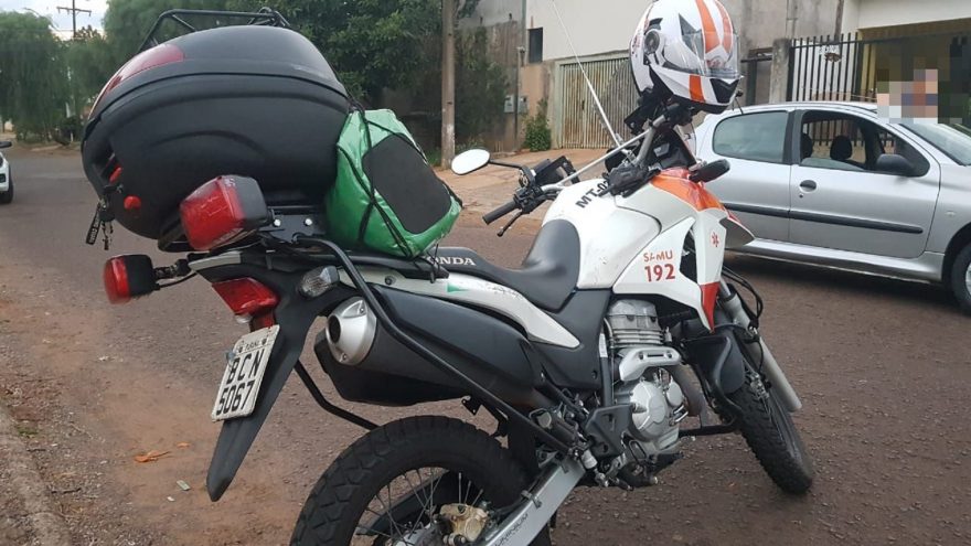Homem dorme dentro de carro no Santa Felicidade e Samu é acionado
