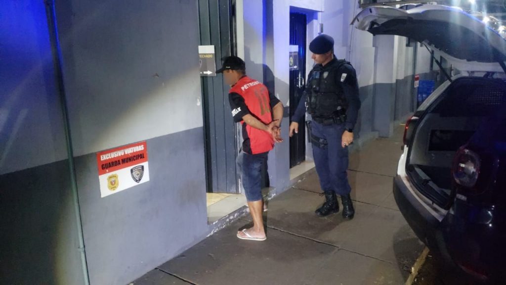 Indivíduo descumpre medida protetiva, invade casa da ex-companheira e acaba detido