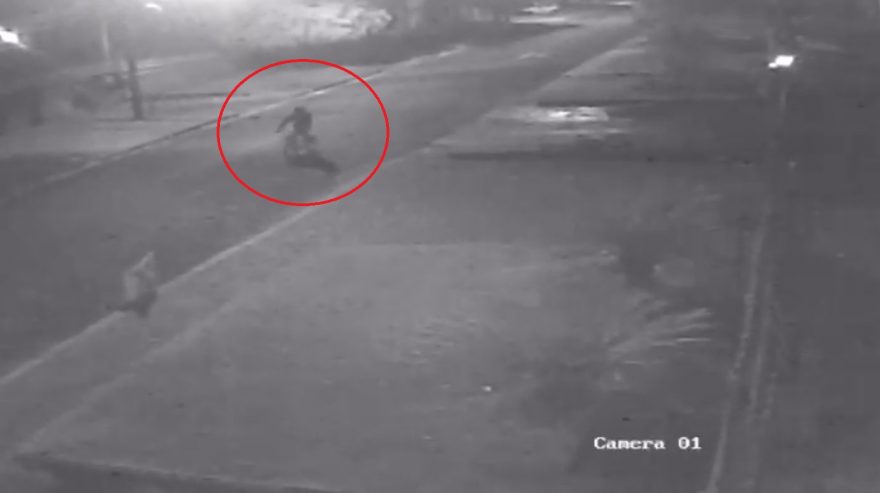 Câmera flagra furto de bicicleta no São Cristóvão