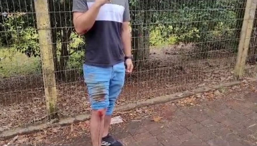 Motociclista fica ferido após derrapar em pista coberta por óleo