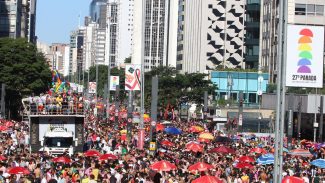 Parada LGBT une luta por políticas e festa na Avenida Paulista