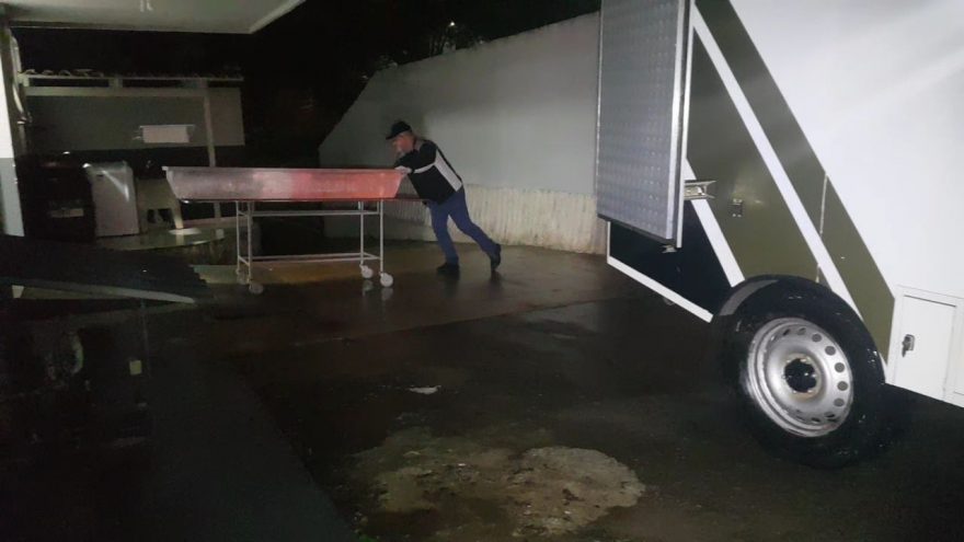 Corpos de vítimas de homicídio e de acidente em Quedas do Iguaçu são encaminhados ao IML