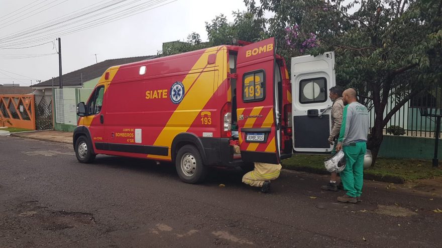 Buraco na via derruba motociclistas na Rua Vereador Walmor Beux