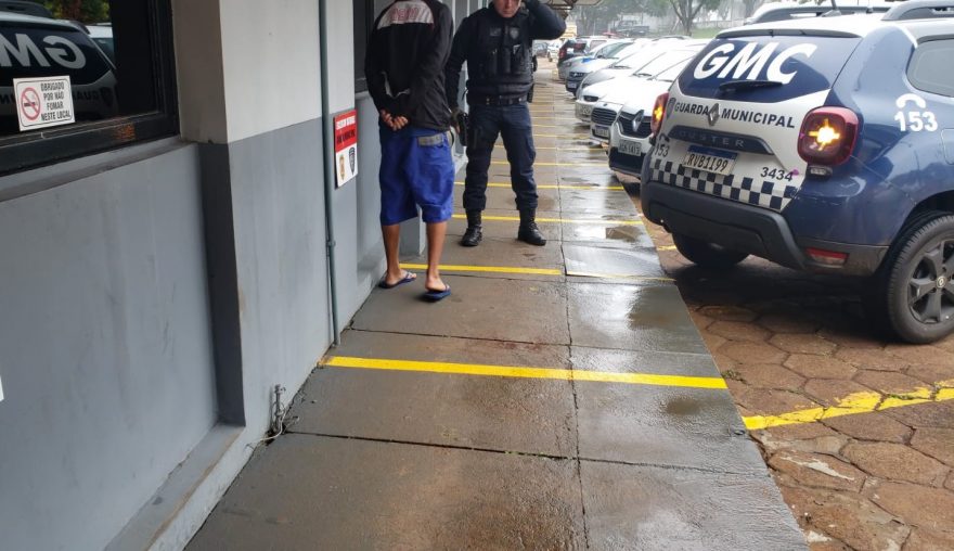 Mãe encontra drogas em casa e aciona GM; adolescente foi apreendido