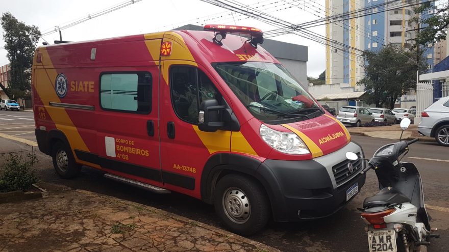 Bombeiros atendem vítima de acidente na Rua Salgado Filho